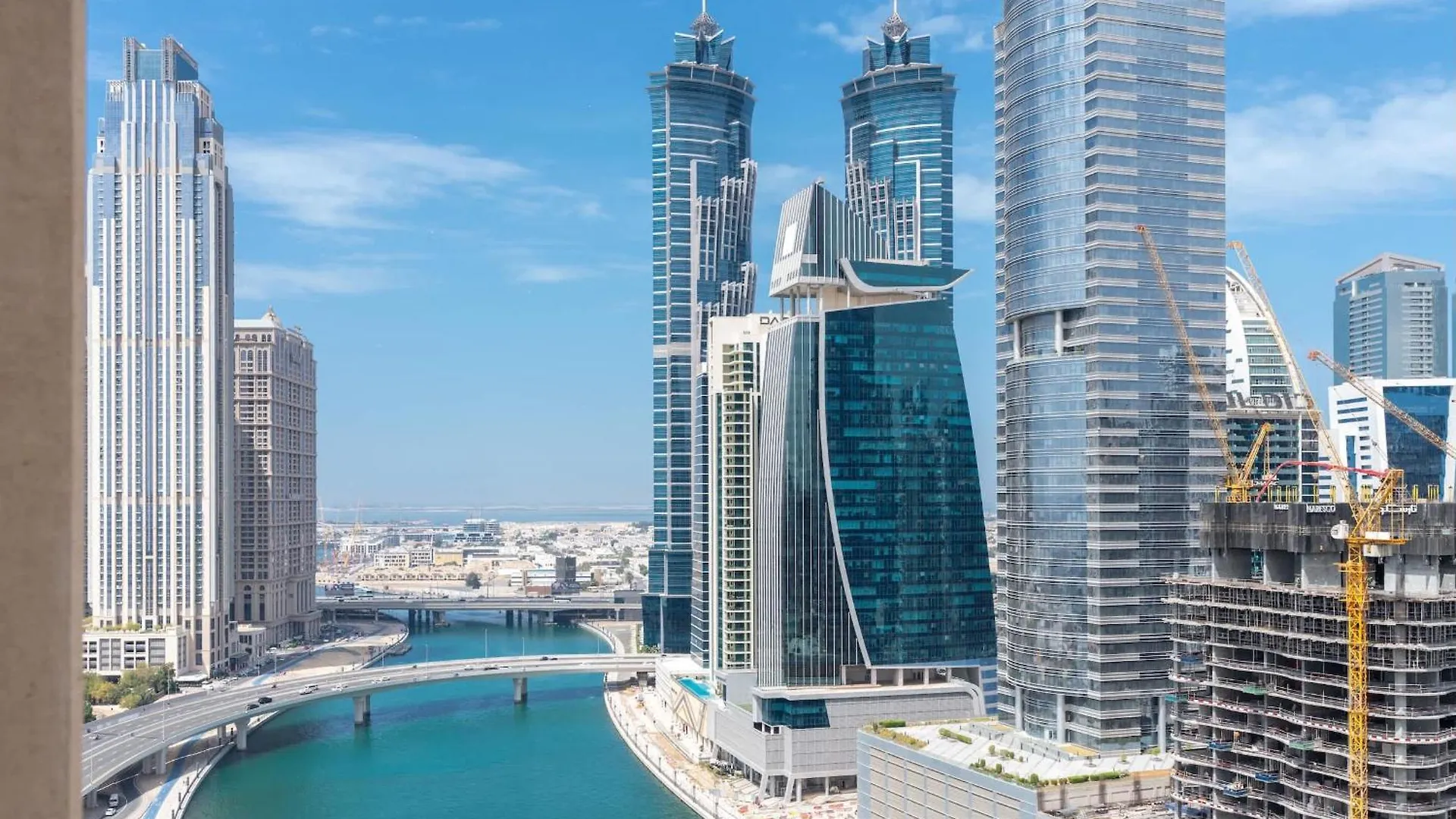 Bnbnova - 1Br - Panoramic Canal & Dubai Skyline View Apartment