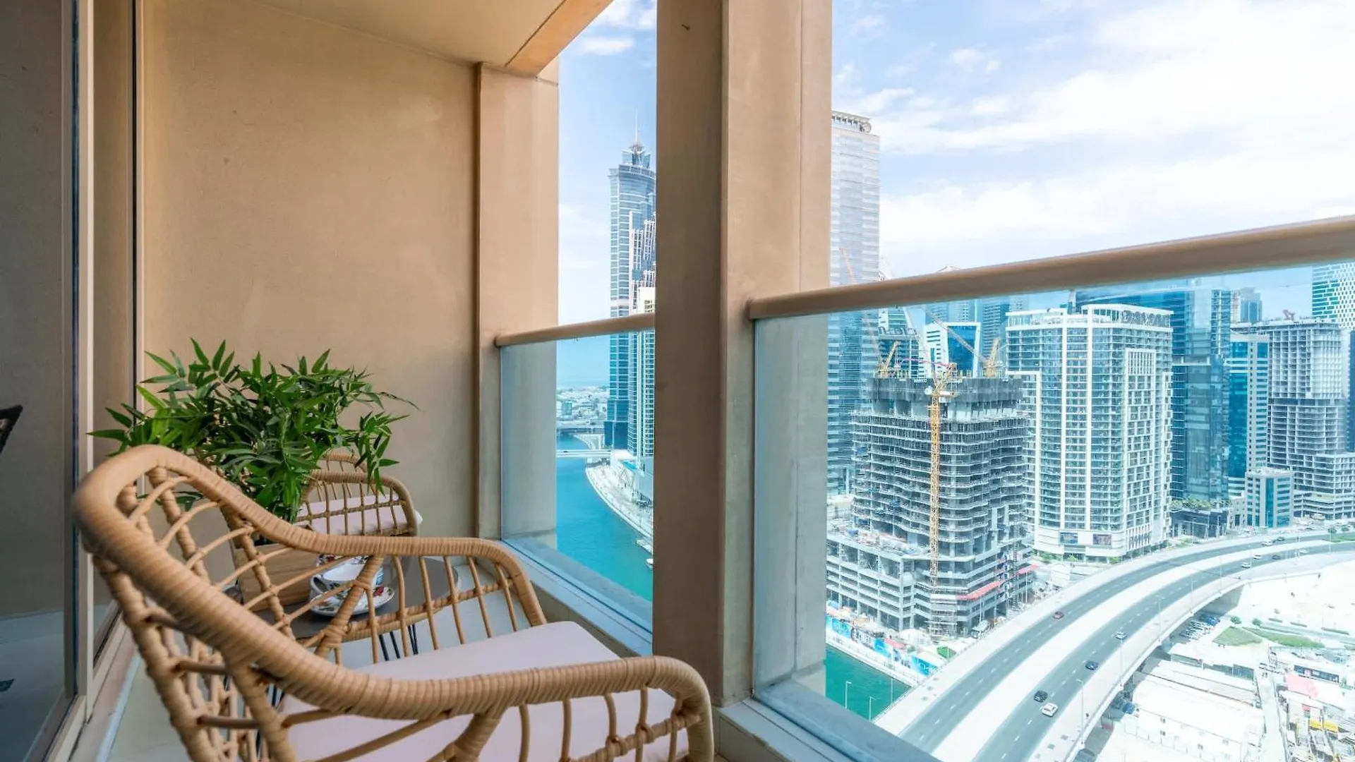 Bnbnova - 1Br - Panoramic Canal & Dubai Skyline View