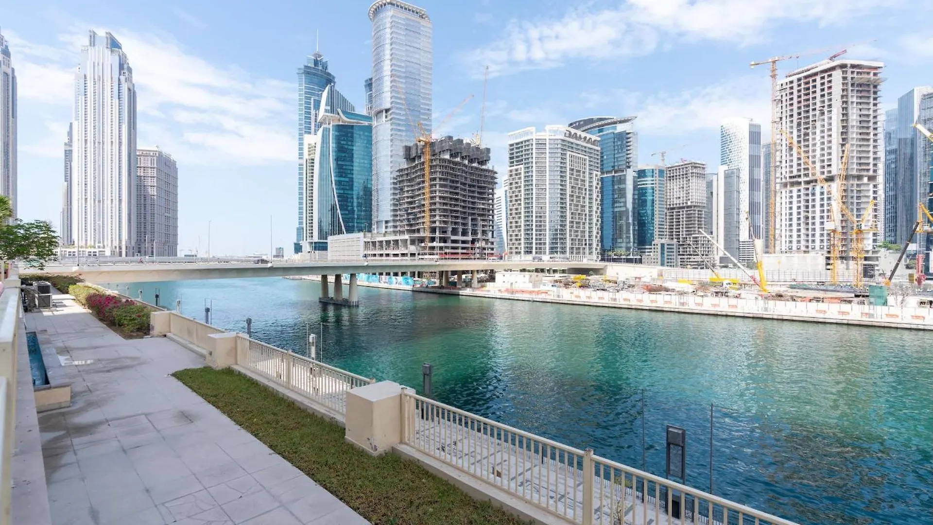 Bnbnova - 1Br - Panoramic Canal & Dubai Skyline View 0*,